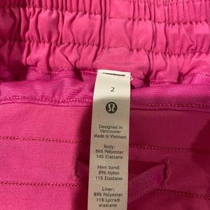 wore once. In great condition. I love the color but they’re too small.